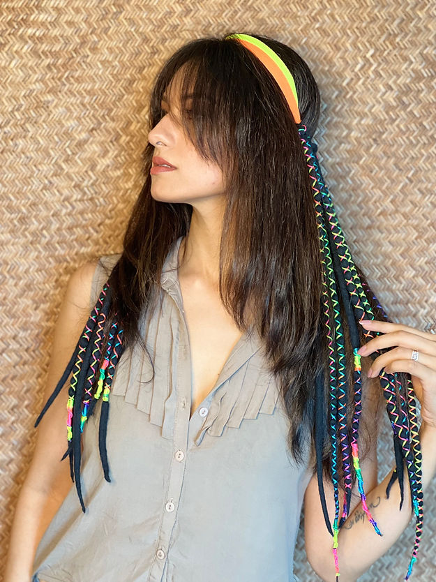 STRINGING NEONS - BLACK