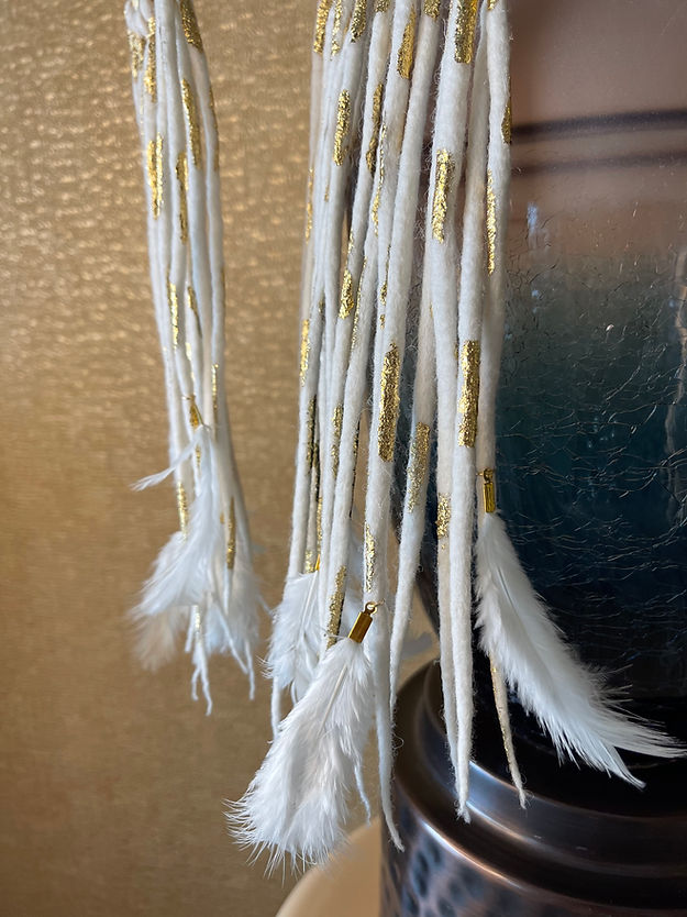 Filoplume Earrings (White)