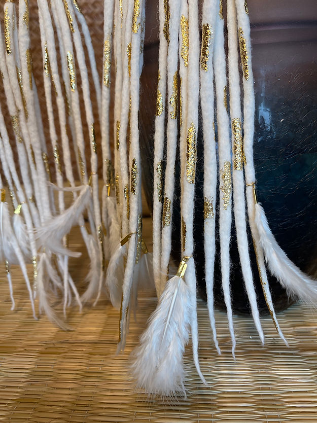 Filoplume Earrings (White)