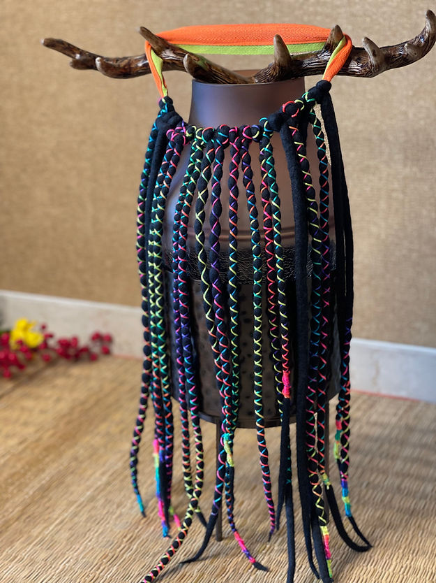 STRINGING NEONS - BLACK