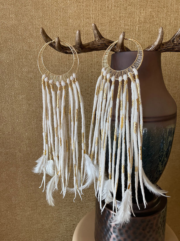 Filoplume Earrings (White)