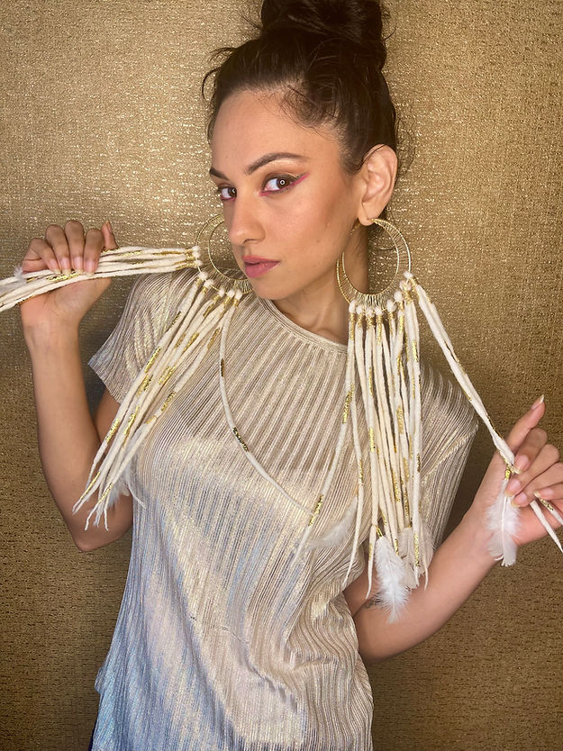 Filoplume Earrings (White)