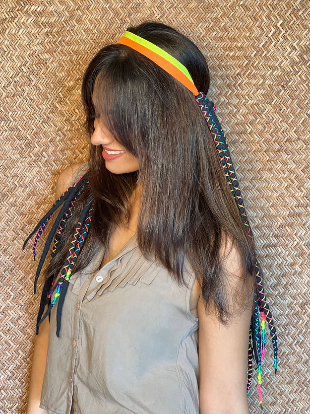 STRINGING NEONS - BLACK