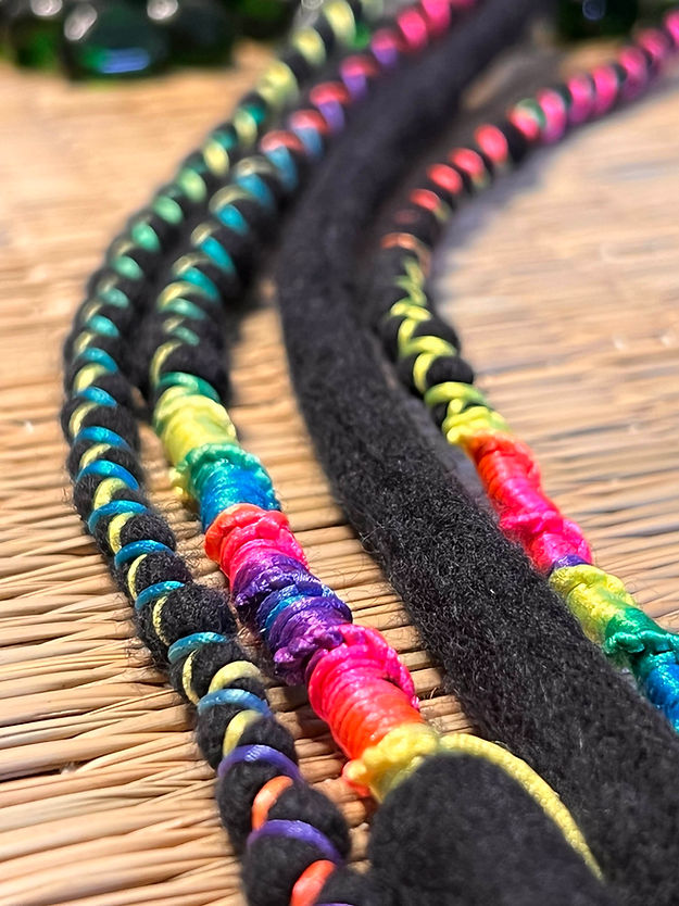 STRINGING NEONS - BLACK